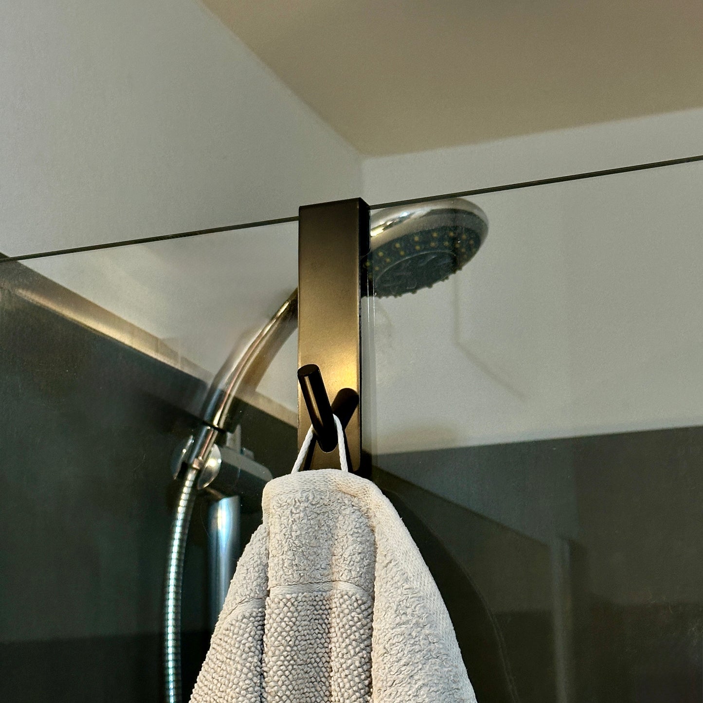 Black, Handtuchhalter, Handtuchhaken, Bademantelhaken, Badezimmer, pulverbeschichtet, schwarz, SteelDesign Hamburg