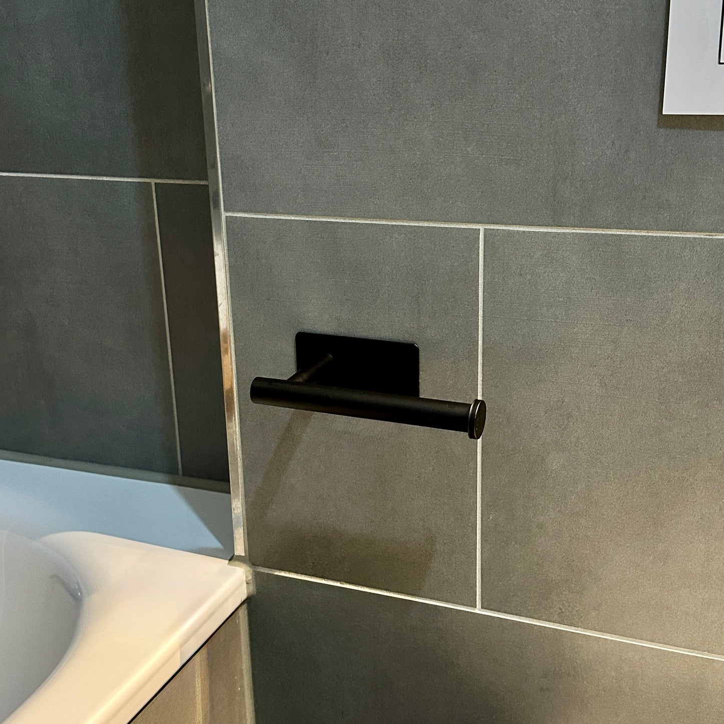 WC Rollenhalter, Badezimmer, SteelDesign Hamburg Modell TORRO, Black, schwarz, Toilettenpapierhalter, selbstklebend