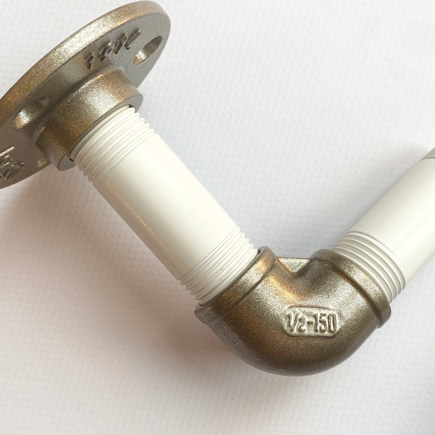 SteelDesign Hamburg Rohrdesign Variante Weiß Messinggold