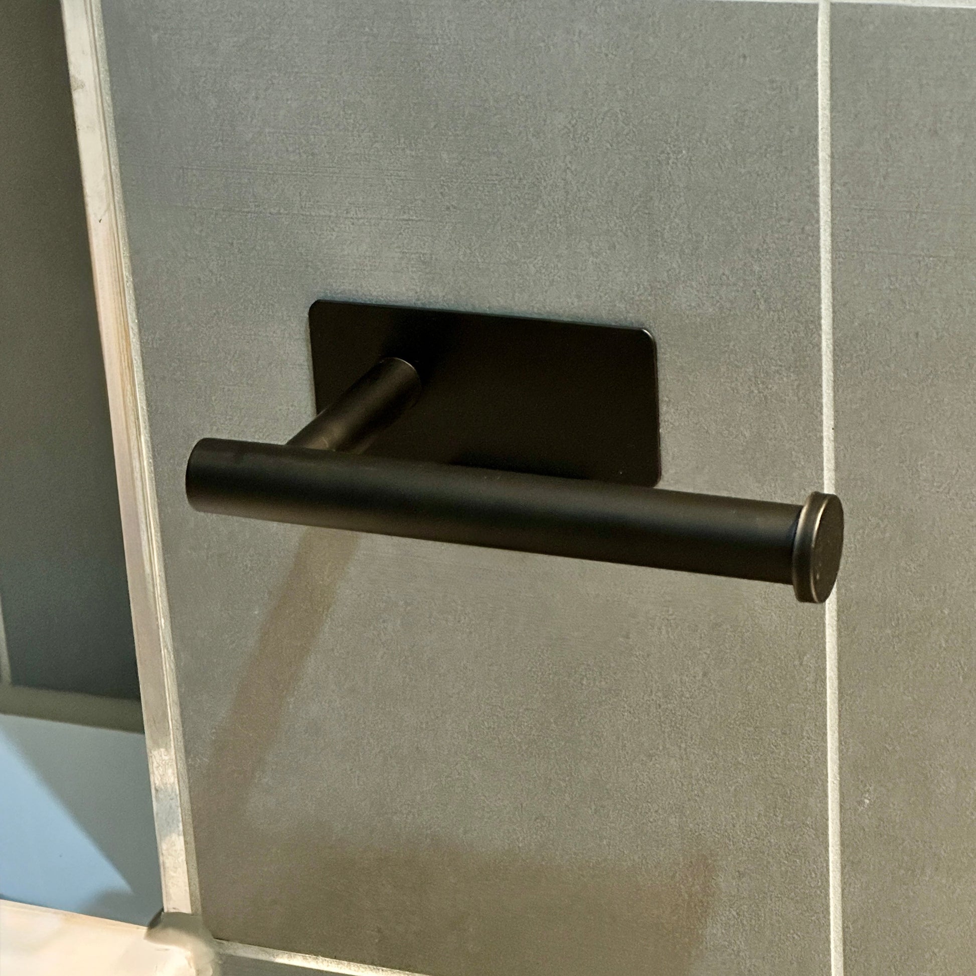 schwarz pulverbeschichtet, WC Rollenhalter, Badezimmer, SteelDesign Hamburg Modell TORRO, Black, schwarz, Toilettenpapierhalter