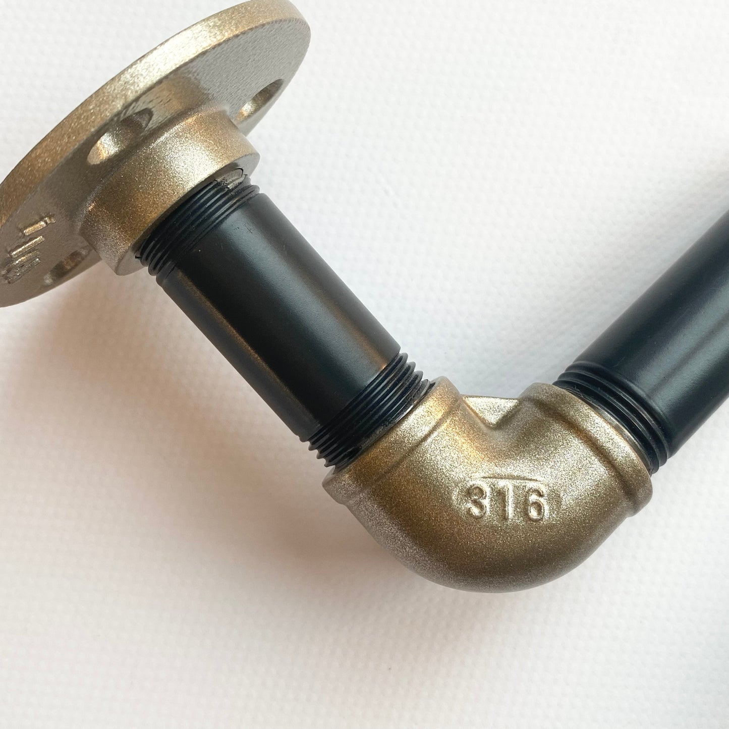 SteelDesign Hamburg Rohrdesign Variante Anthrazit Messinggold