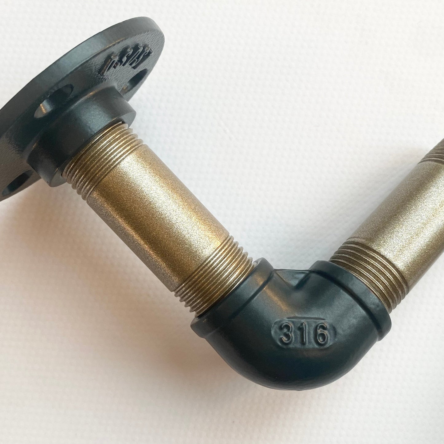 SteelDesign Hamburg Rohrdesign Variante Messinggold Anthrazit