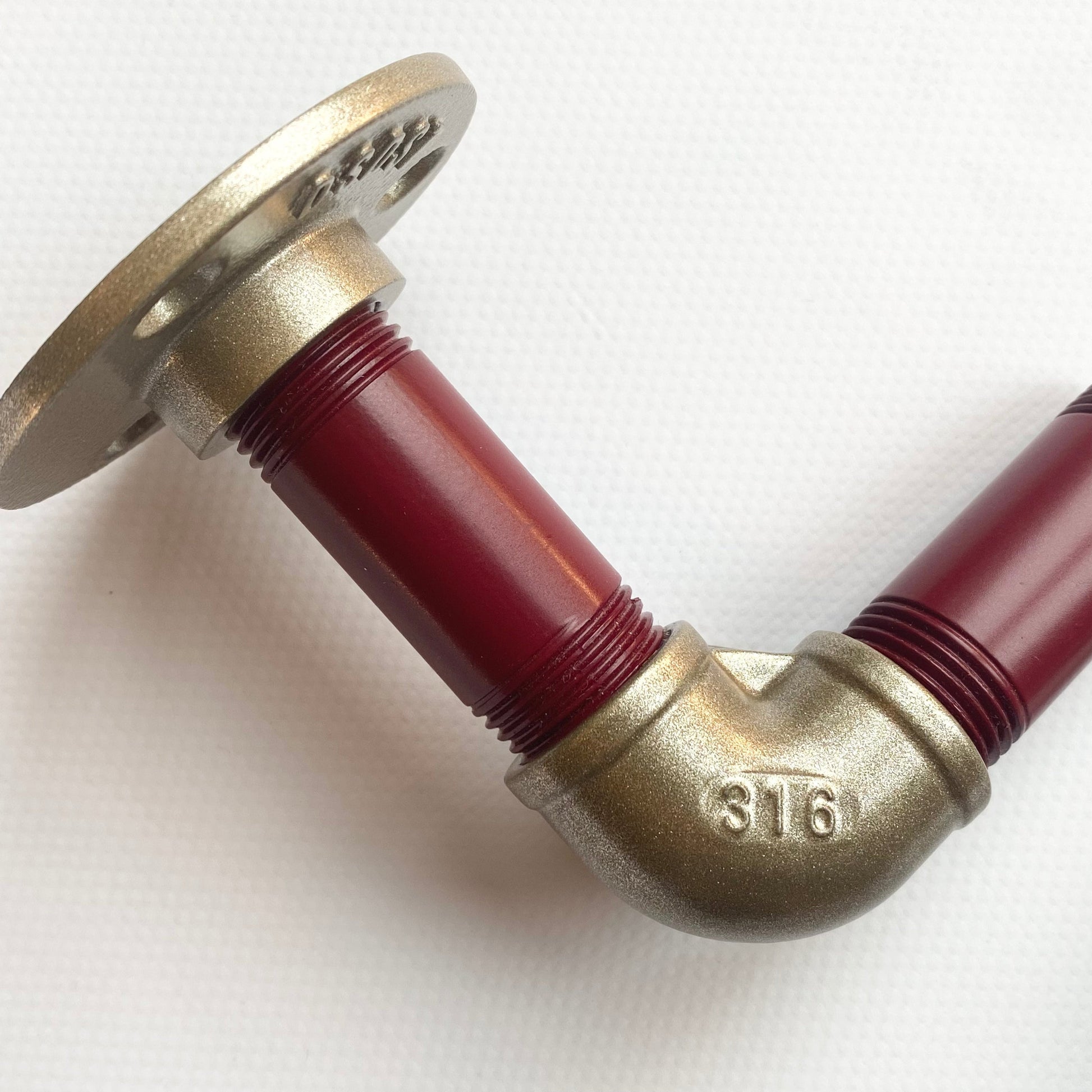 SteelDesign Hamburg Rohrdesign Variante Weinrot Messinggold